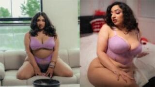 Rakhi Gill Seduces and Blows Her BF in Bathroom